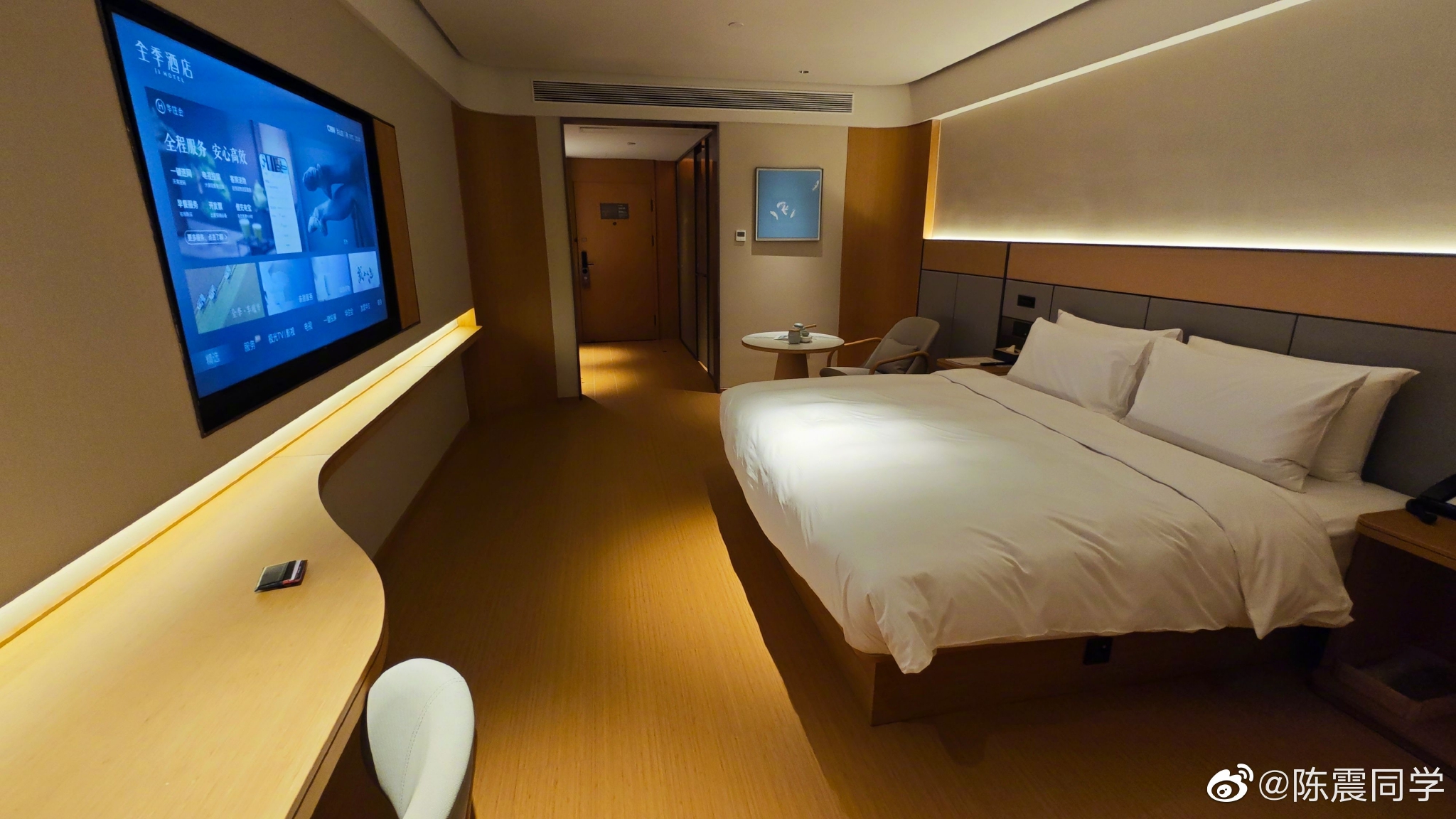 全季酒店 房间的装修风格和智能化程度……_高清图集_新浪网