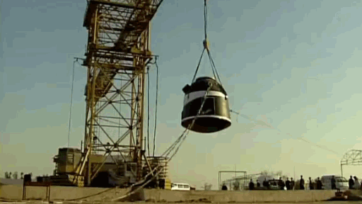 现在科技这么发达，为什么神舟十二号返回舱还要用降落伞着陆呢？休闲区蓝鸢梦想 - Www.slyday.coM