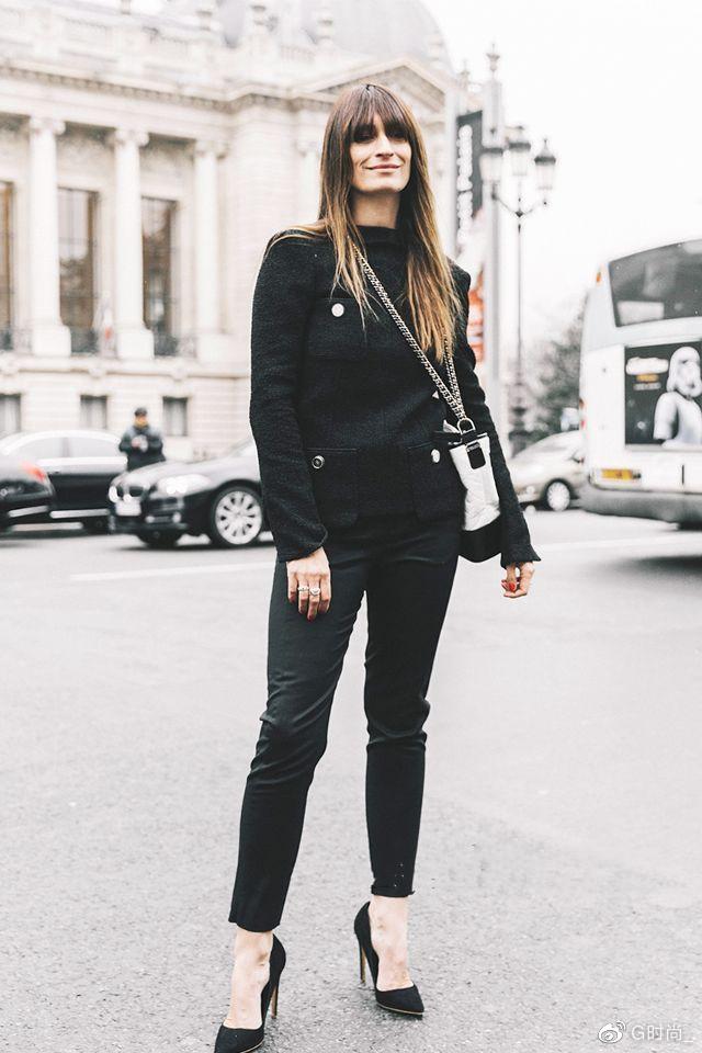 烟管裤搭配大衣牛仔材质的烟管裤同样适合职场女性,搭配上裸色的高跟
