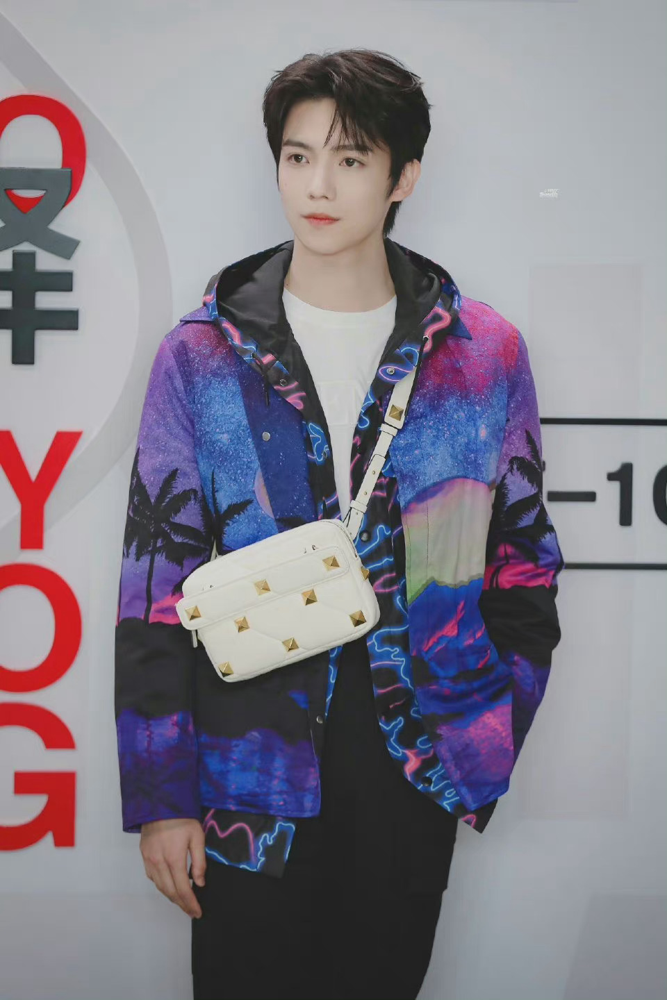 罗一舟今日份品牌活动,生图太能打了,小船好帅啊,一身正气……__财经