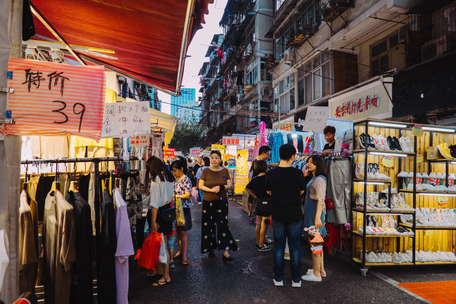实拍夜市:它是武汉规模最大的夜市,人间烟火实为朝气蓬勃|吉庆街_新浪