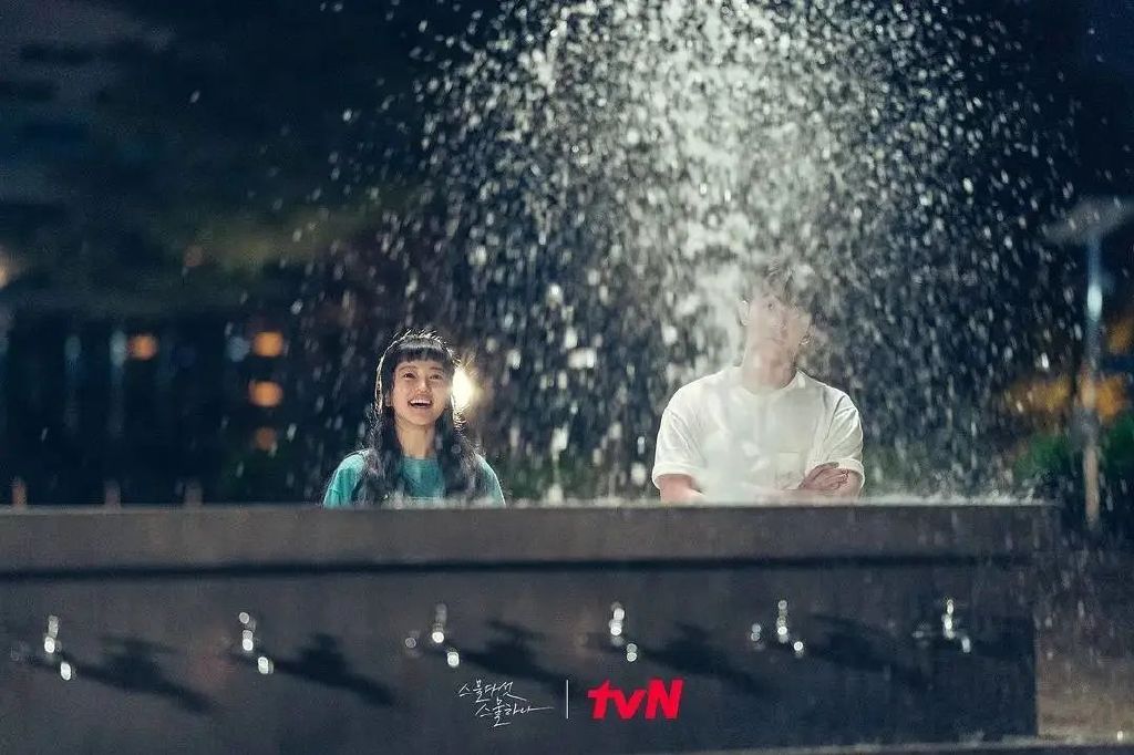 首播收视第一,温暖搞笑治愈!8集后这部tvN最新韩剧必上9分休闲区蓝鸢梦想 - Www.slyday.coM 首播收视第一,温暖搞笑治愈!8集后这部tvN最新韩剧必上9分休闲区蓝鸢梦想 - Www.slyday.coM