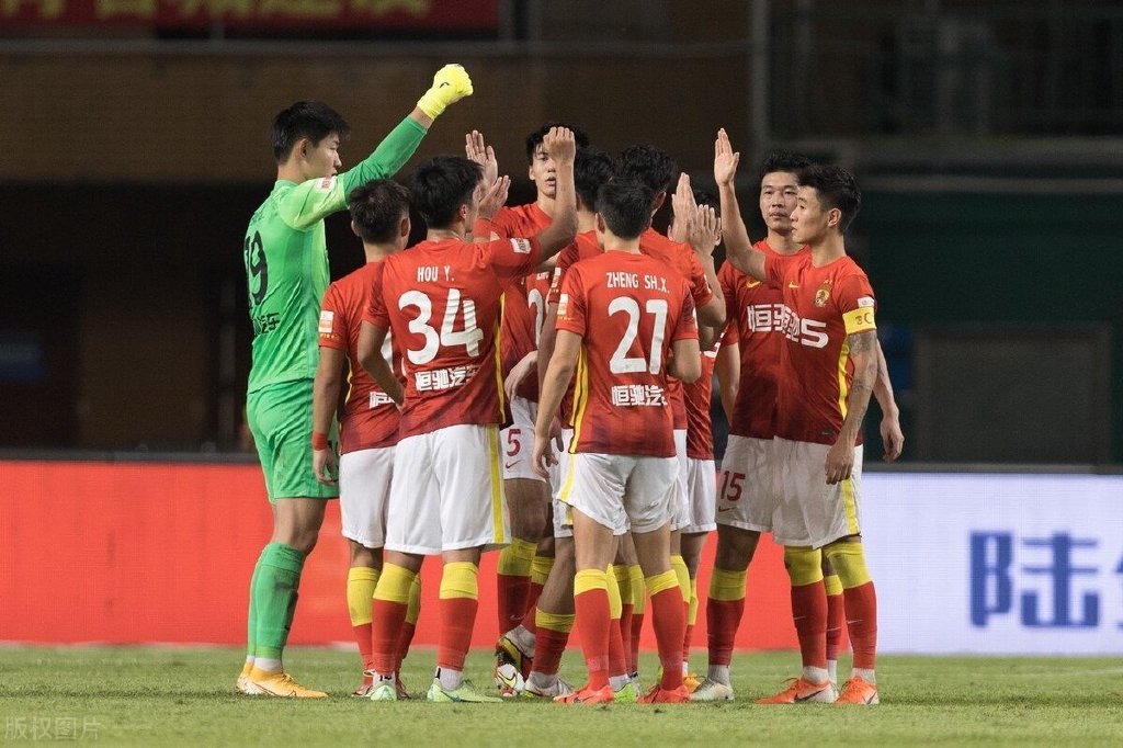 临阵脱逃的成了英雄,广州队和山东泰山反成罪人,马德兴三观挺正休闲区蓝鸢梦想 - Www.slyday.coM 临阵脱逃的成了英雄,广州队和山东泰山反成罪人,马德兴三观挺正休闲区蓝鸢梦想 - Www.slyday.coM