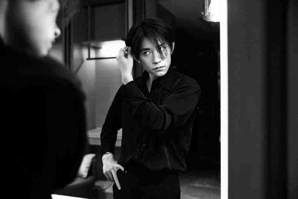 考编风波之后首次直播,易烊千玺全黑造型上热搜,观看人数破百万休闲区蓝鸢梦想 - Www.slyday.coM 考编风波之后首次直播,易烊千玺全黑造型上热搜,观看人数破百万休闲区蓝鸢梦想 - Www.slyday.coM