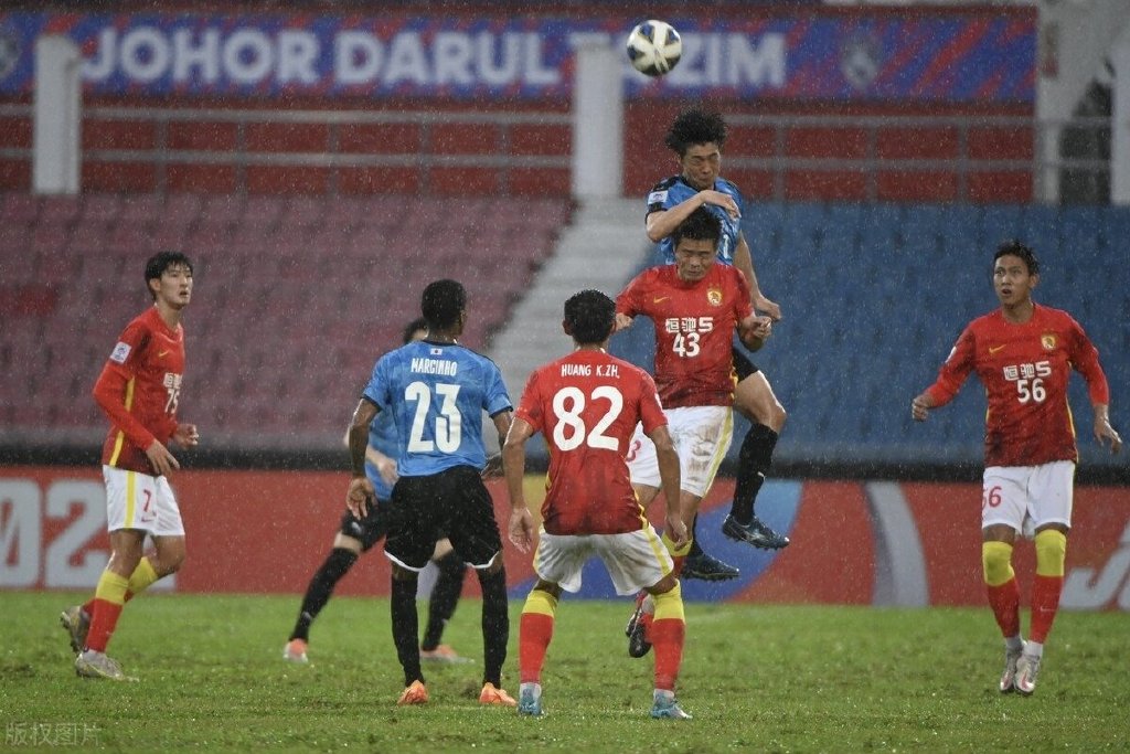 临阵脱逃的成了英雄,广州队和山东泰山反成罪人,马德兴三观挺正休闲区蓝鸢梦想 - Www.slyday.coM 临阵脱逃的成了英雄,广州队和山东泰山反成罪人,马德兴三观挺正休闲区蓝鸢梦想 - Www.slyday.coM