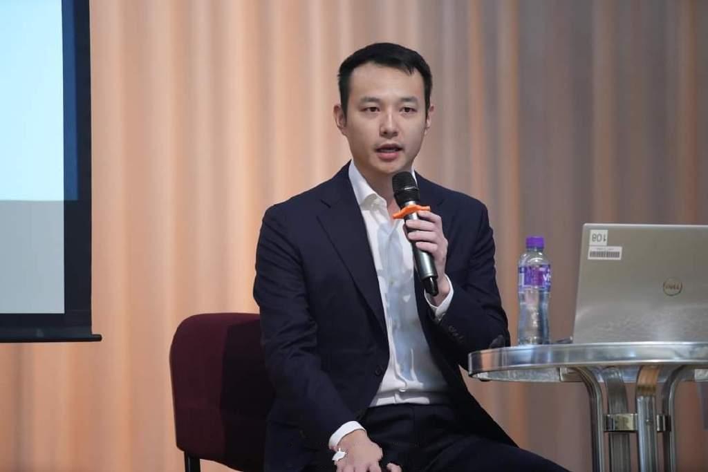 家族没有为自己创业路上带来很多好处|霍启刚|霍启文|霍启山_新浪新闻