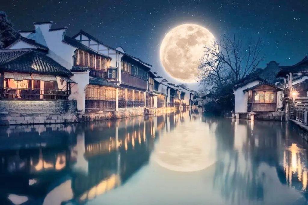 一首《春江花月夜》,张若虚究竟出彩在哪里,何以“孤篇盖全唐”