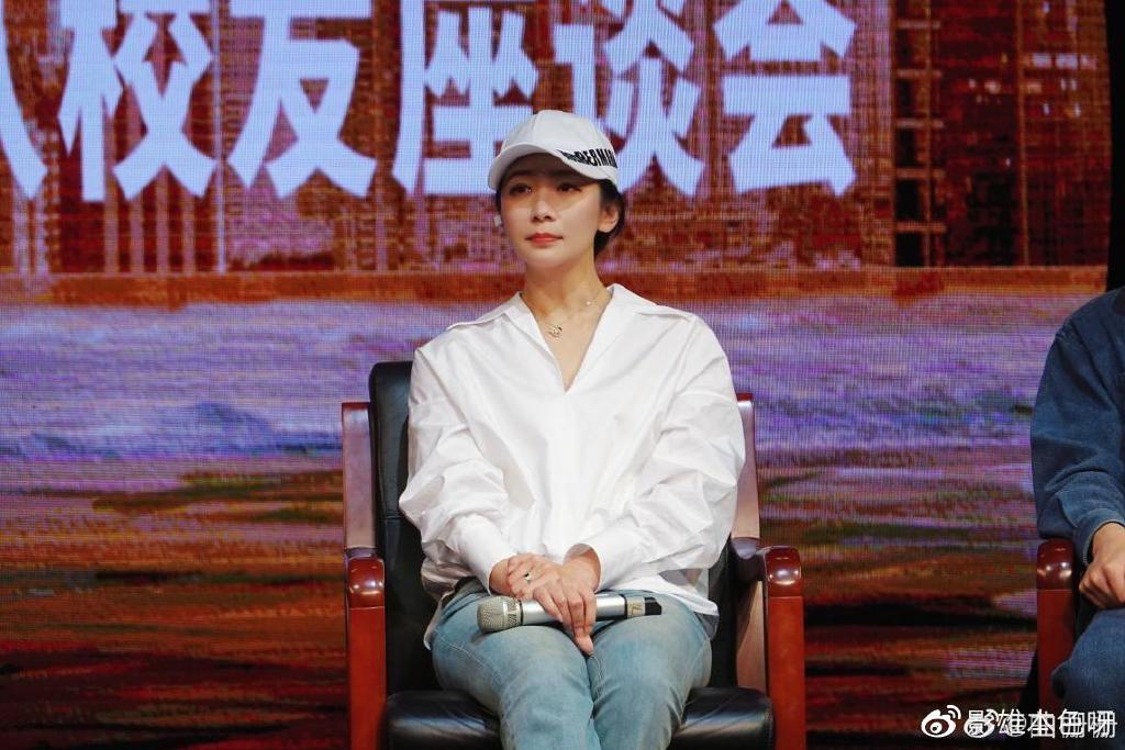 程程再现《狂飙》名场面，戏内御姐戏外软萌，曲栅栅的反差太可爱__财经头条