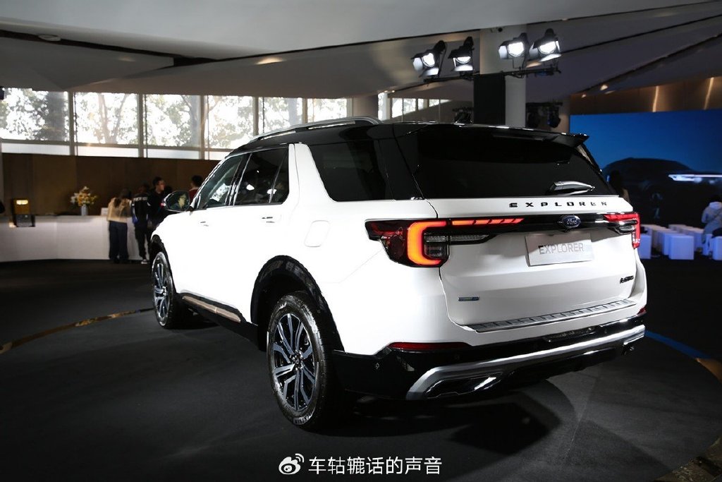 静态体验长安福特探险者赤金版精致豪华路线