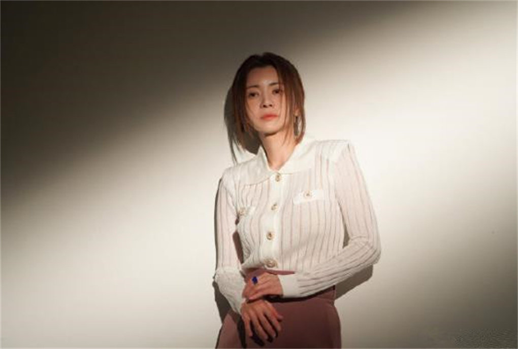一口气接2部新作,复仇女神张瑞希时隔5年复出,能否续写收视神话|张瑞希|人鱼小姐|复仇女神_新浪新闻