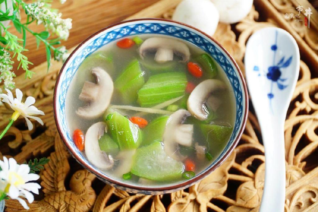 丝瓜蘑菇汤