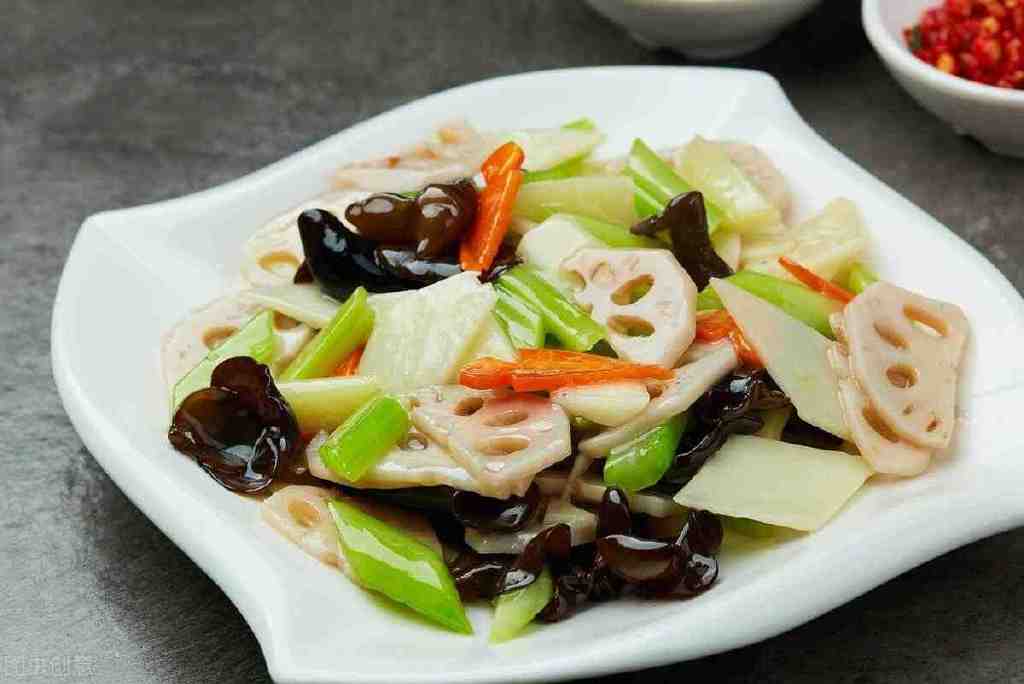 二,木耳炒莲藕.