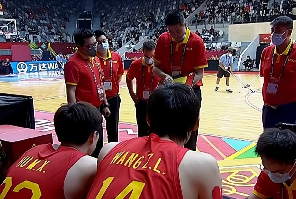 中国男篮输球后昂首离开!球员不沮丧,向球迷致谢,对手开心庆祝休闲区蓝鸢梦想 - Www.slyday.coM 中国男篮输球后昂首离开!球员不沮丧,向球迷致谢,对手开心庆祝休闲区蓝鸢梦想 - Www.slyday.coM