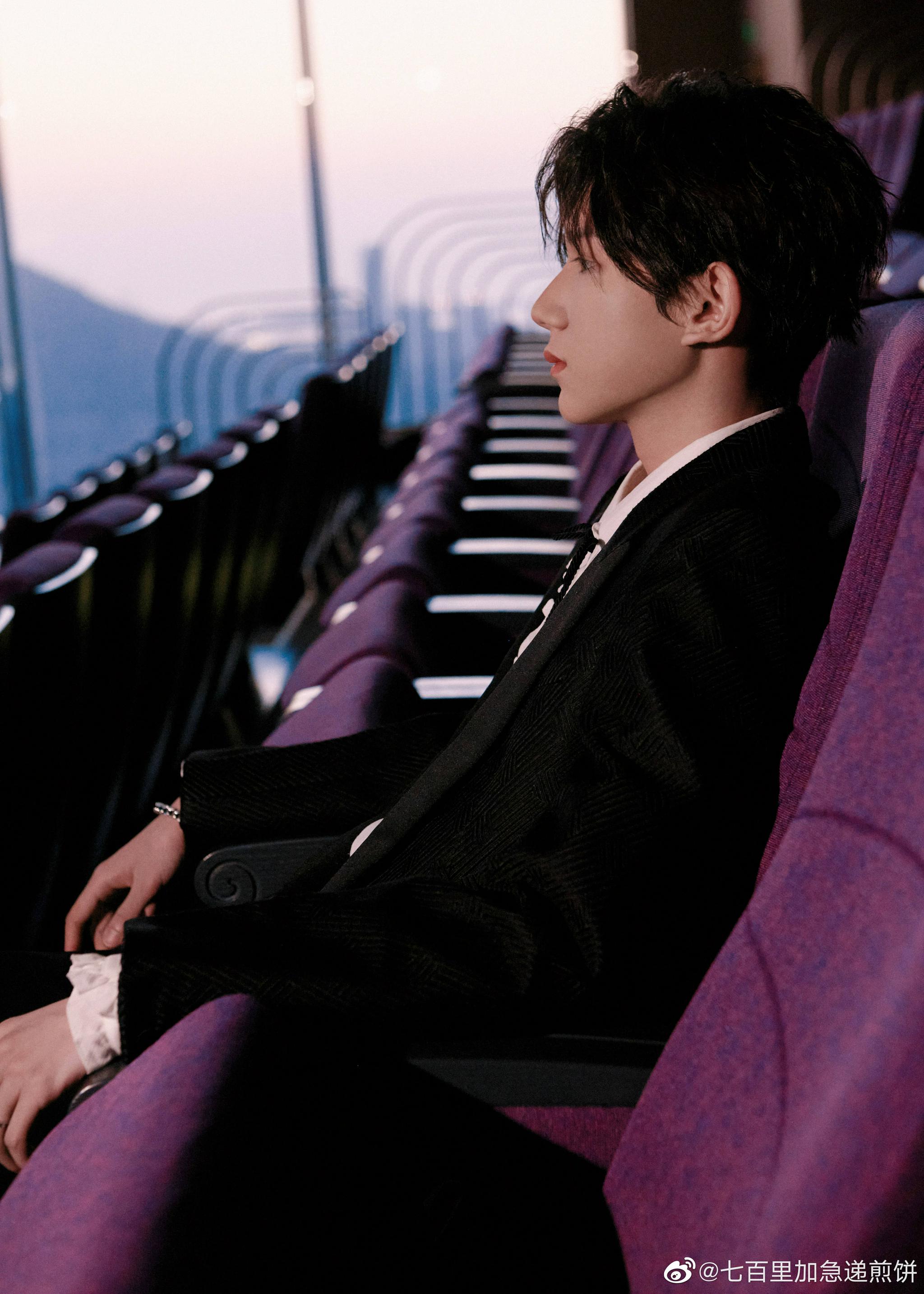 芭莎慈善夜的男明星氛围感也不错……休闲区蓝鸢梦想 - Www.slyday.coM