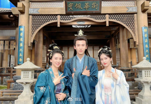 53岁翁虹近况曝光,颜值完胜90后白鹿,为女儿接拍《宁安如梦》休闲区蓝鸢梦想 - Www.slyday.coM 53岁翁虹近况曝光,颜值完胜90后白鹿,为女儿接拍《宁安如梦》休闲区蓝鸢梦想 - Www.slyday.coM