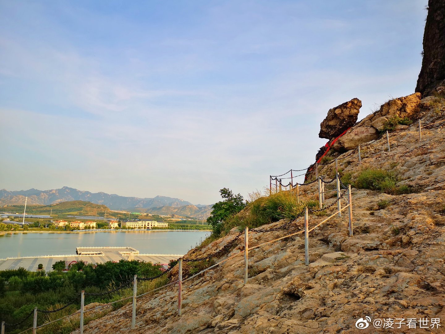 望儿山,位于营口市鲅鱼圈区熊岳镇东两公里处,山峰陡立,平地拔起_高清