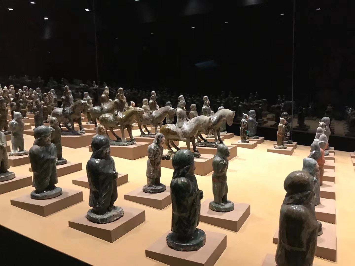 大同博物馆展出的司马金龙墓出土的兵马陶俑……