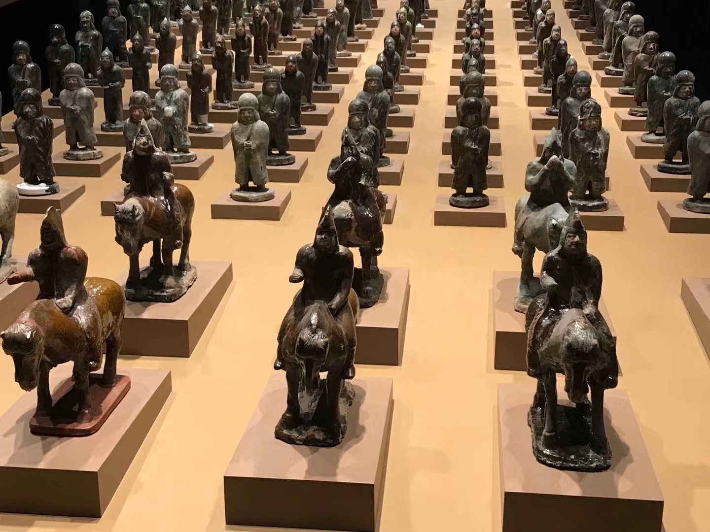 大同博物馆展出的司马金龙墓出土的兵马陶俑……
