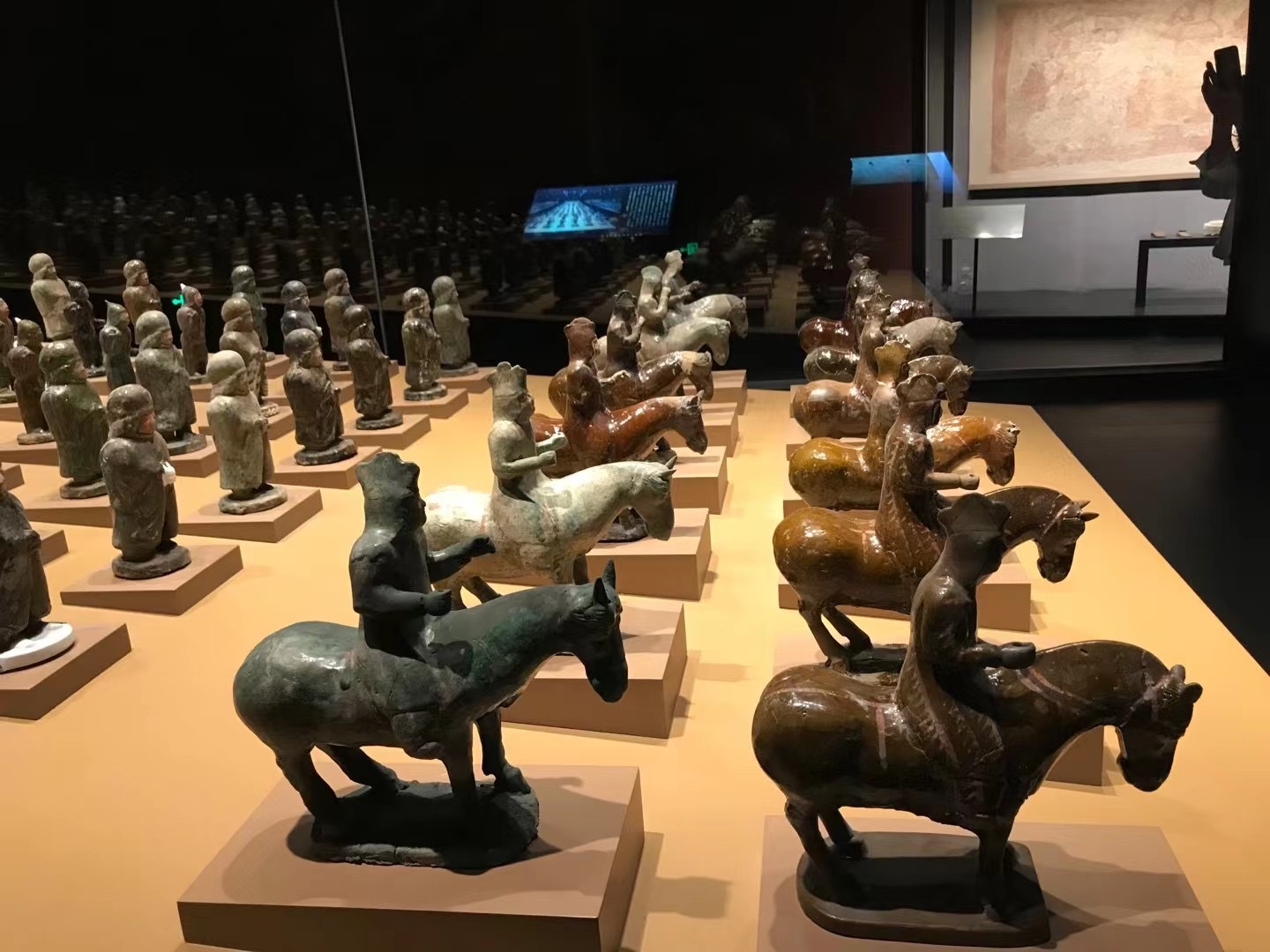 大同博物馆展出的司马金龙墓出土的兵马陶俑……
