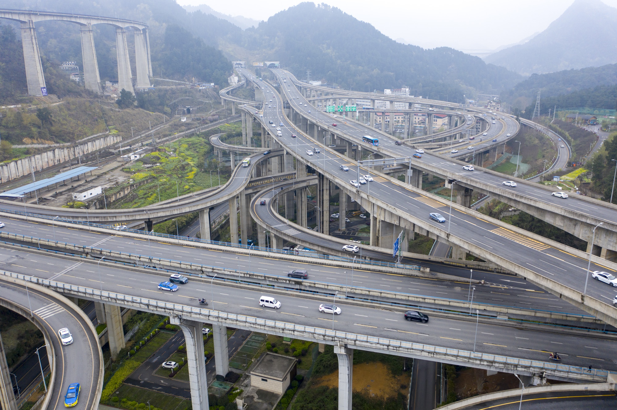 贵州有座奇葩立交桥5层8出口像过山车老司机上来被绕晕