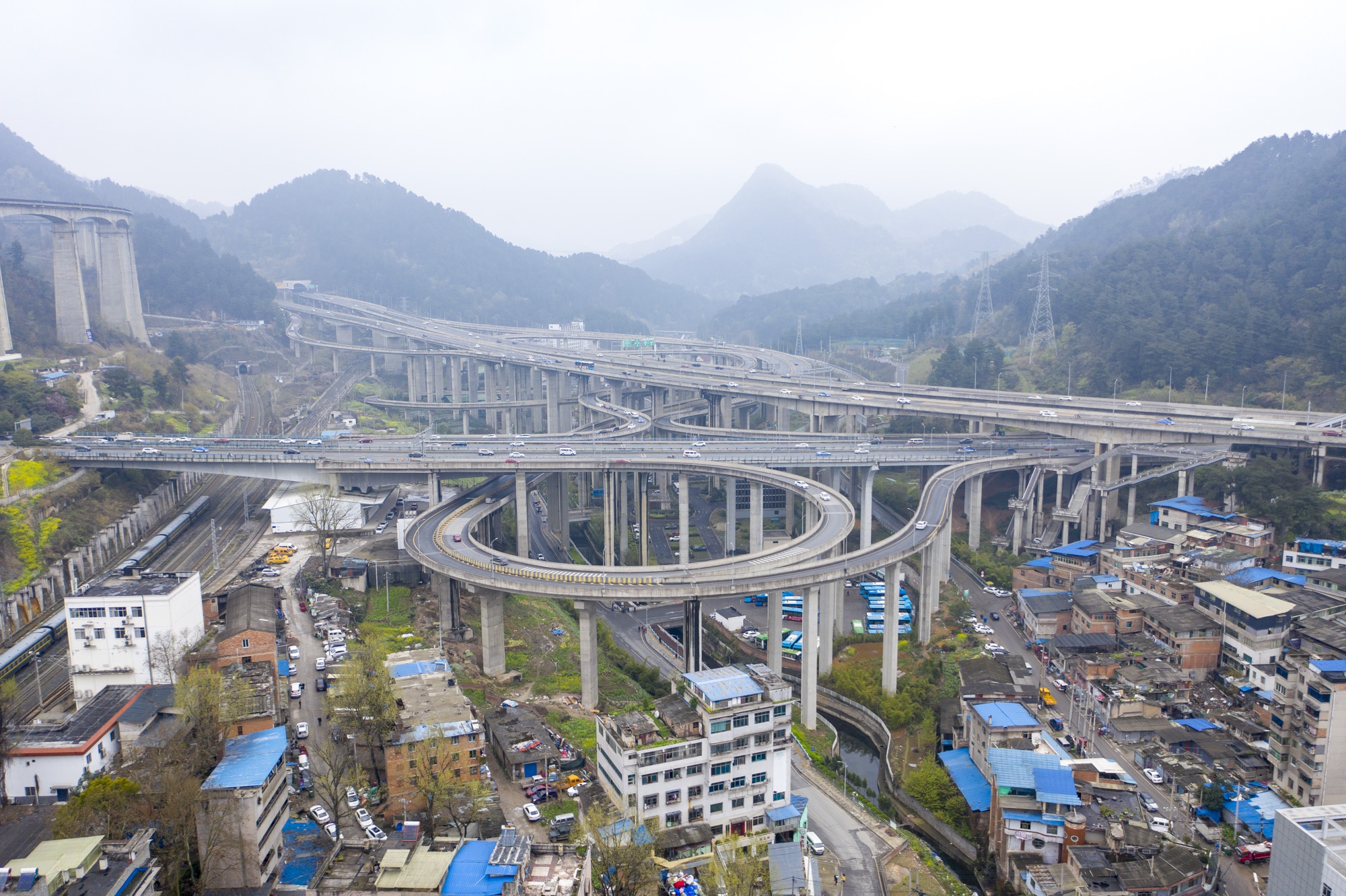 但贵阳本地人表示还能接受:也许是本地人吧,从不觉得黔春立交有多复杂
