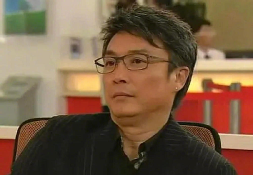 刘松仁近照曝光，与老友相聚状态佳，曾被传中风行动不便|中风|刘松仁|苏嘉燕_新浪新闻