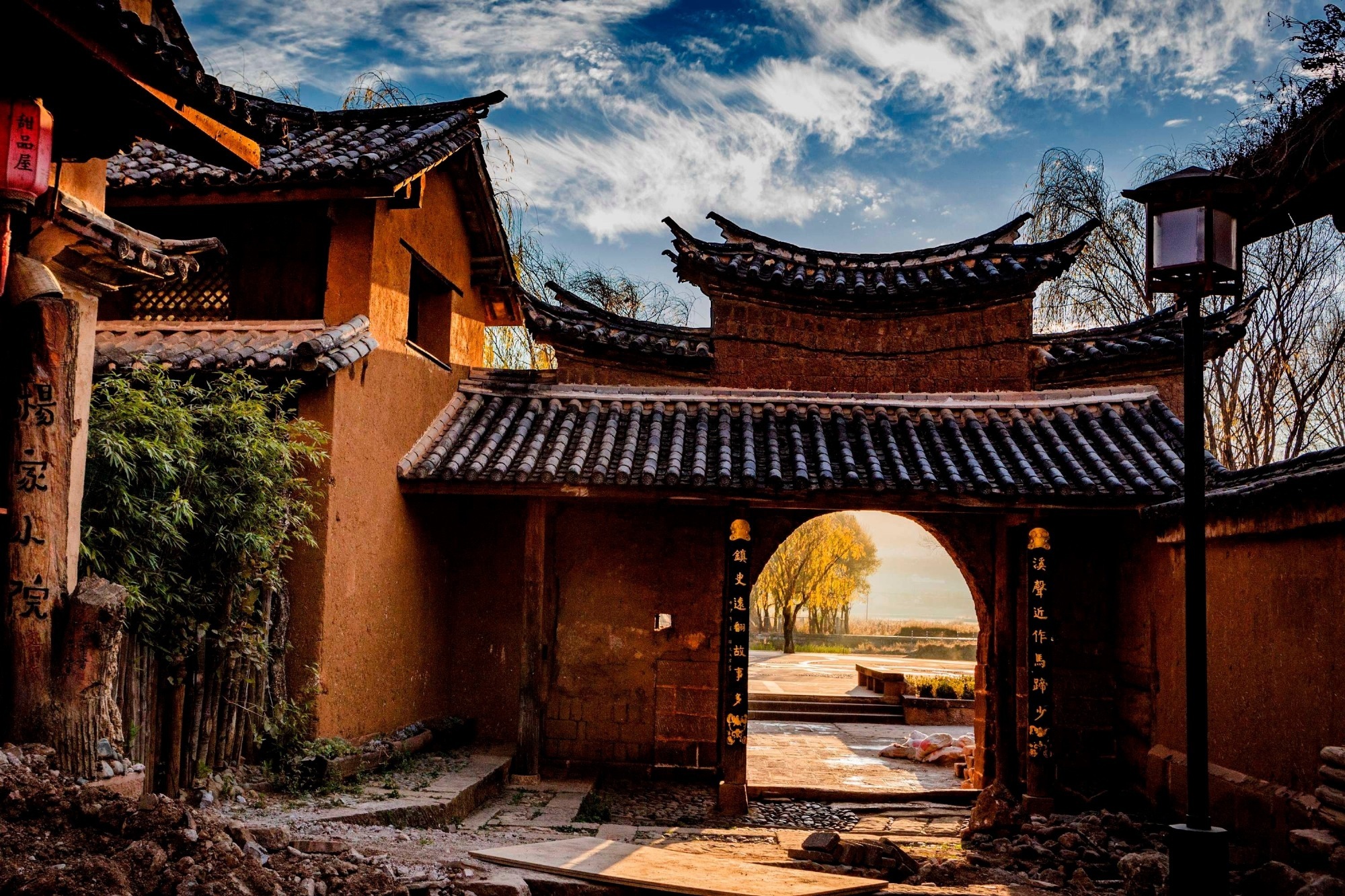 云南大理沙溪古镇不一样的天空