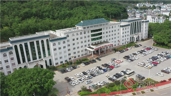 云南镇康:停车场"变身"解决群众停车难|云南|镇康县|停车场_新浪新闻