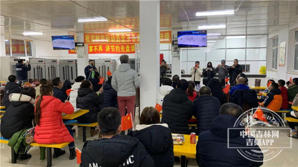 吉林省选手武大靖领衔的短道速滑队夺得北京2022年冬奥会中国体育代表团首金！休闲区蓝鸢梦想 - Www.slyday.coM