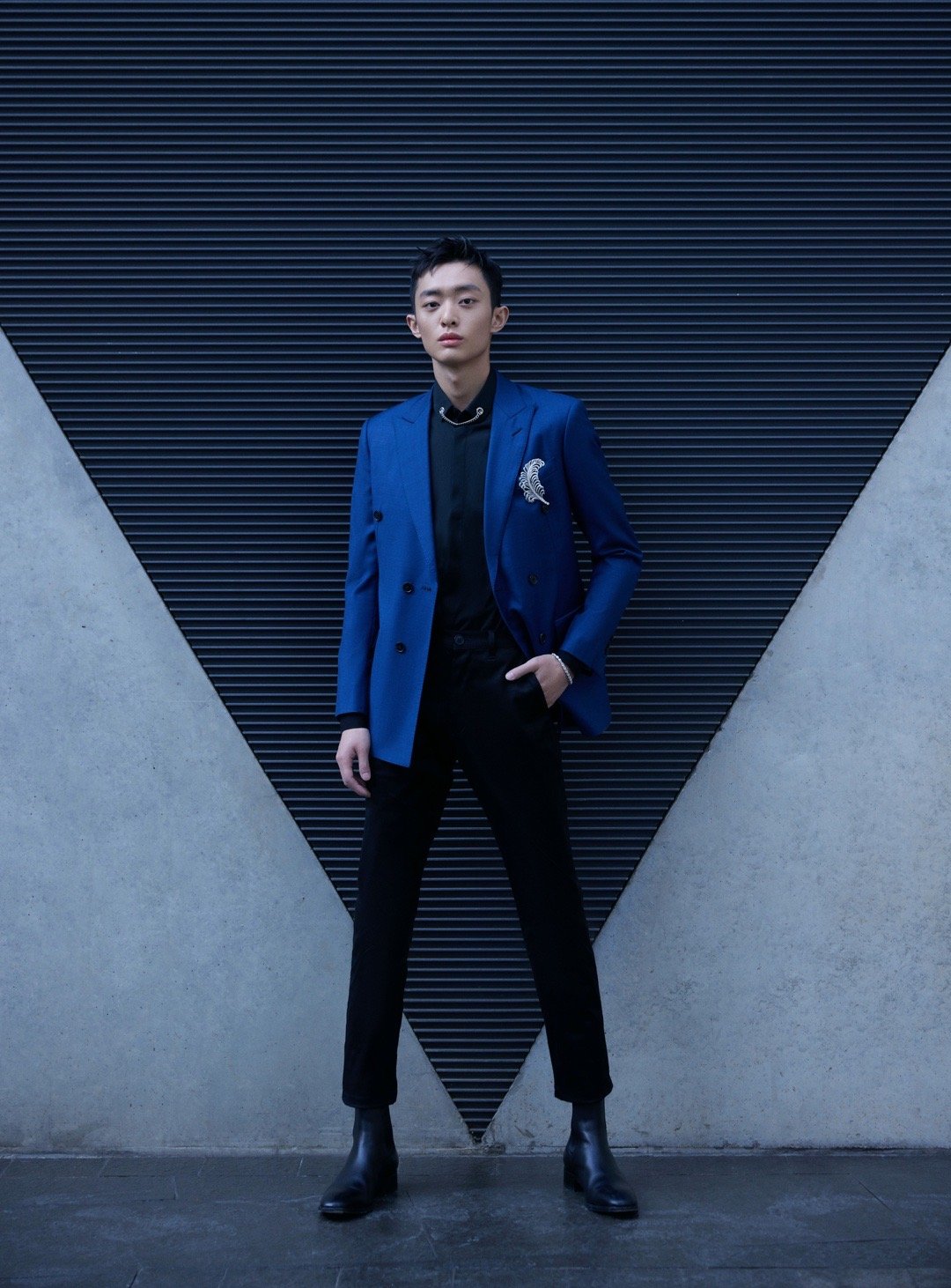 白宇帆西装造型太抢眼了吧