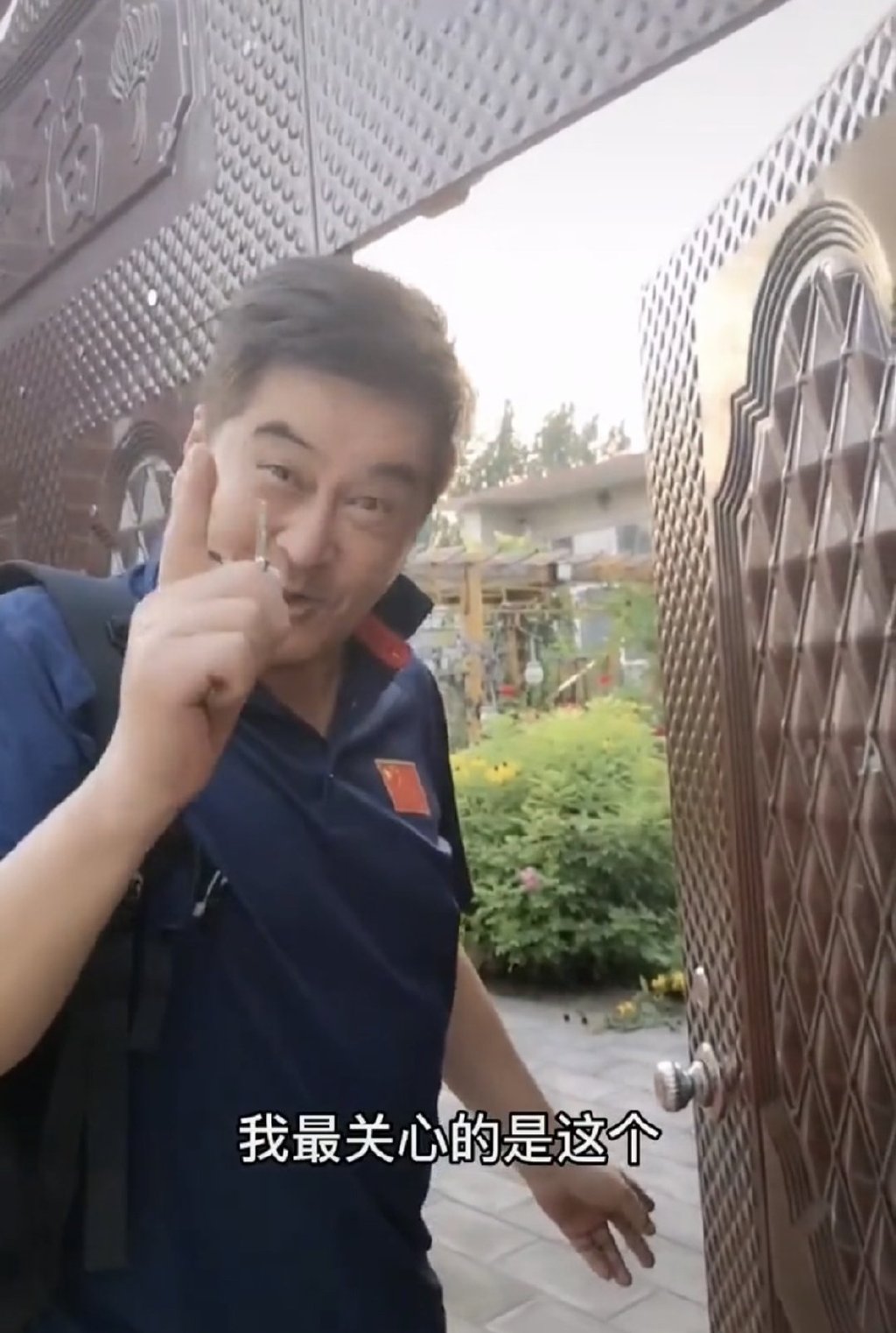 67岁知名港星定居河北小县城!住大别墅院子种菜,一人独居显寂寞休闲区蓝鸢梦想 - Www.slyday.coM 67岁知名港星定居河北小县城!住大别墅院子种菜,一人独居显寂寞休闲区蓝鸢梦想 - Www.slyday.coM