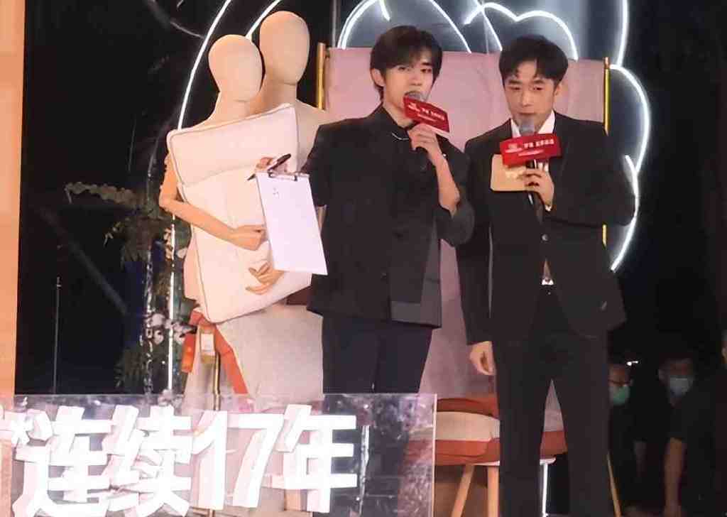 考编风波之后首次直播,易烊千玺全黑造型上热搜,观看人数破百万休闲区蓝鸢梦想 - Www.slyday.coM 考编风波之后首次直播,易烊千玺全黑造型上热搜,观看人数破百万休闲区蓝鸢梦想 - Www.slyday.coM