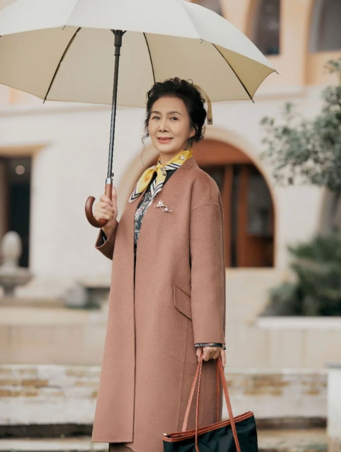 这才是60岁阿姨该有的冬季穿搭不扮嫩不显老优雅贵气可以照搬