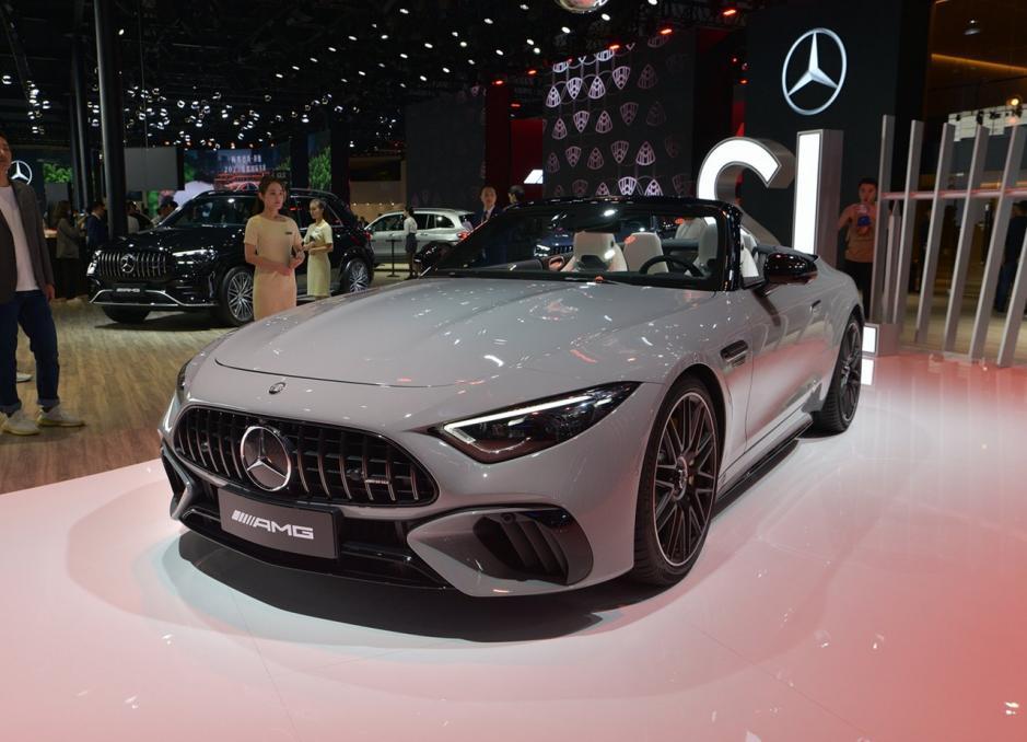 200万只能盯着燃油车新amgsl63敞篷跑车吸睛无数