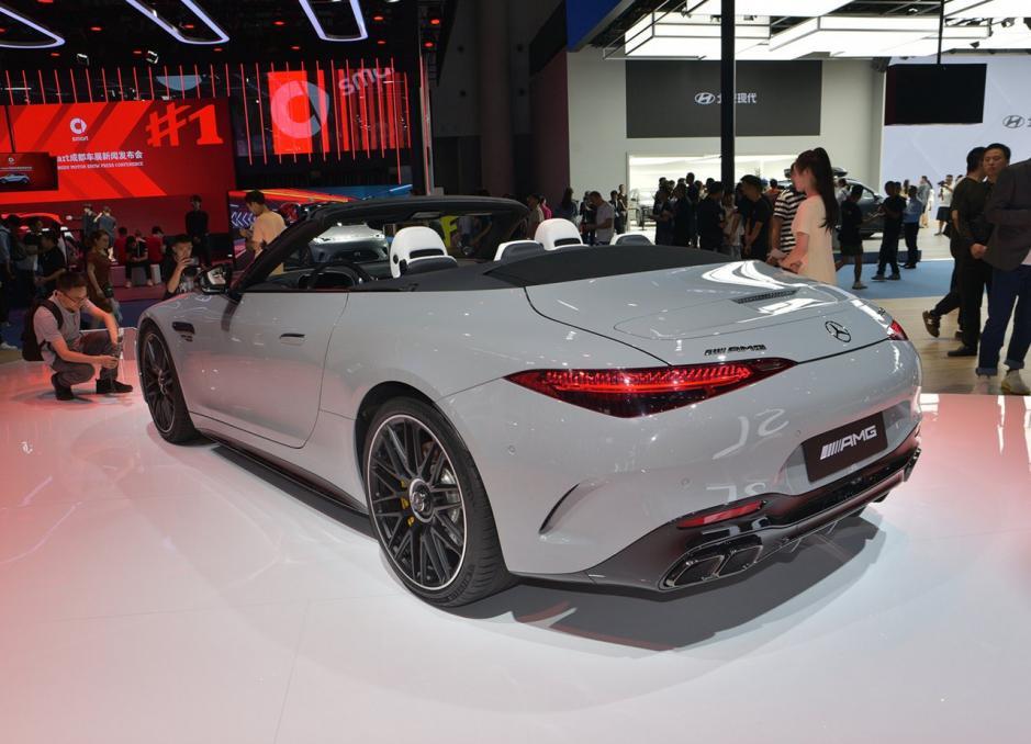 200万只能盯着燃油车,新AMG SL 63,敞篷跑车吸睛无数-新浪汽车