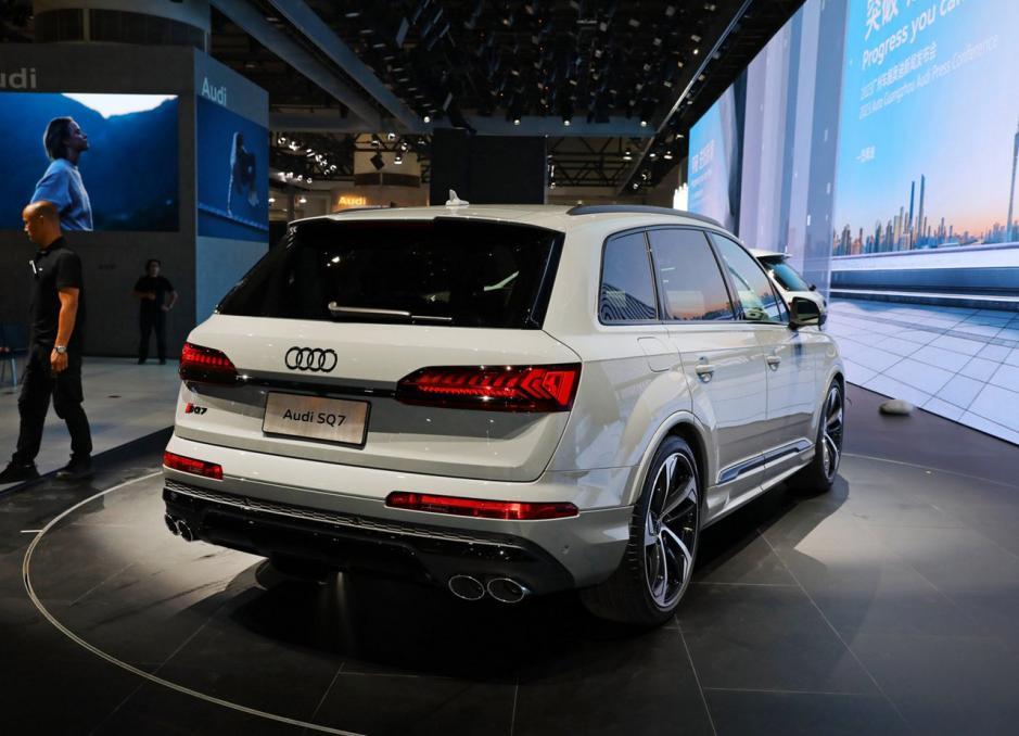 限量300台的百万奥迪贵是贵但总比奔驰大g更有性价比