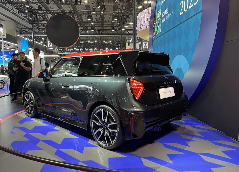 跟长城合作宝马mini的纯电车型将会在国内生产远销全球