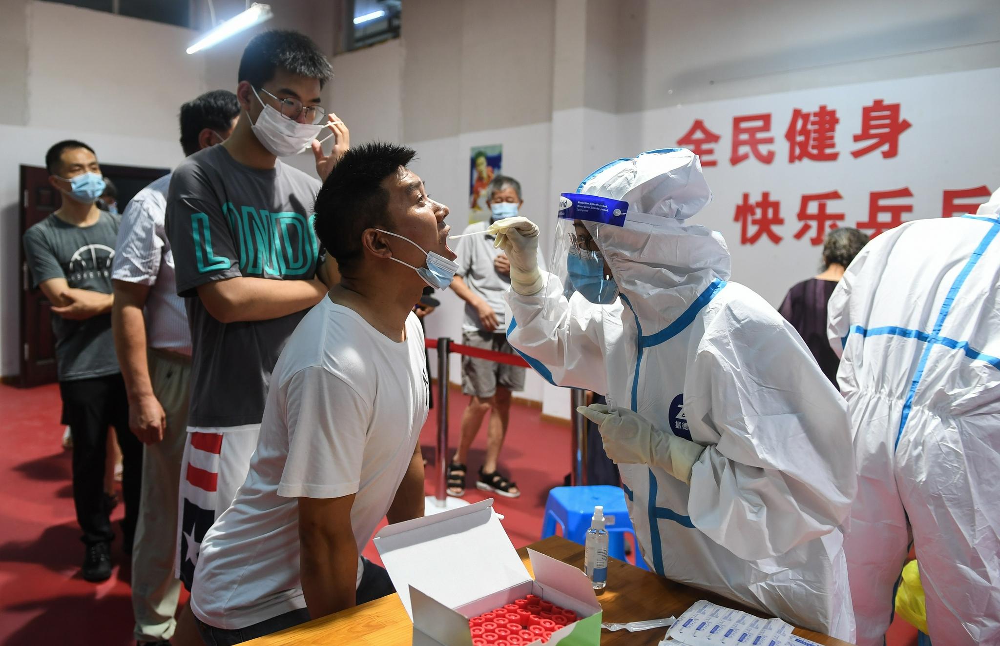 江苏南京江宁区连夜开展第二轮全员核酸检测