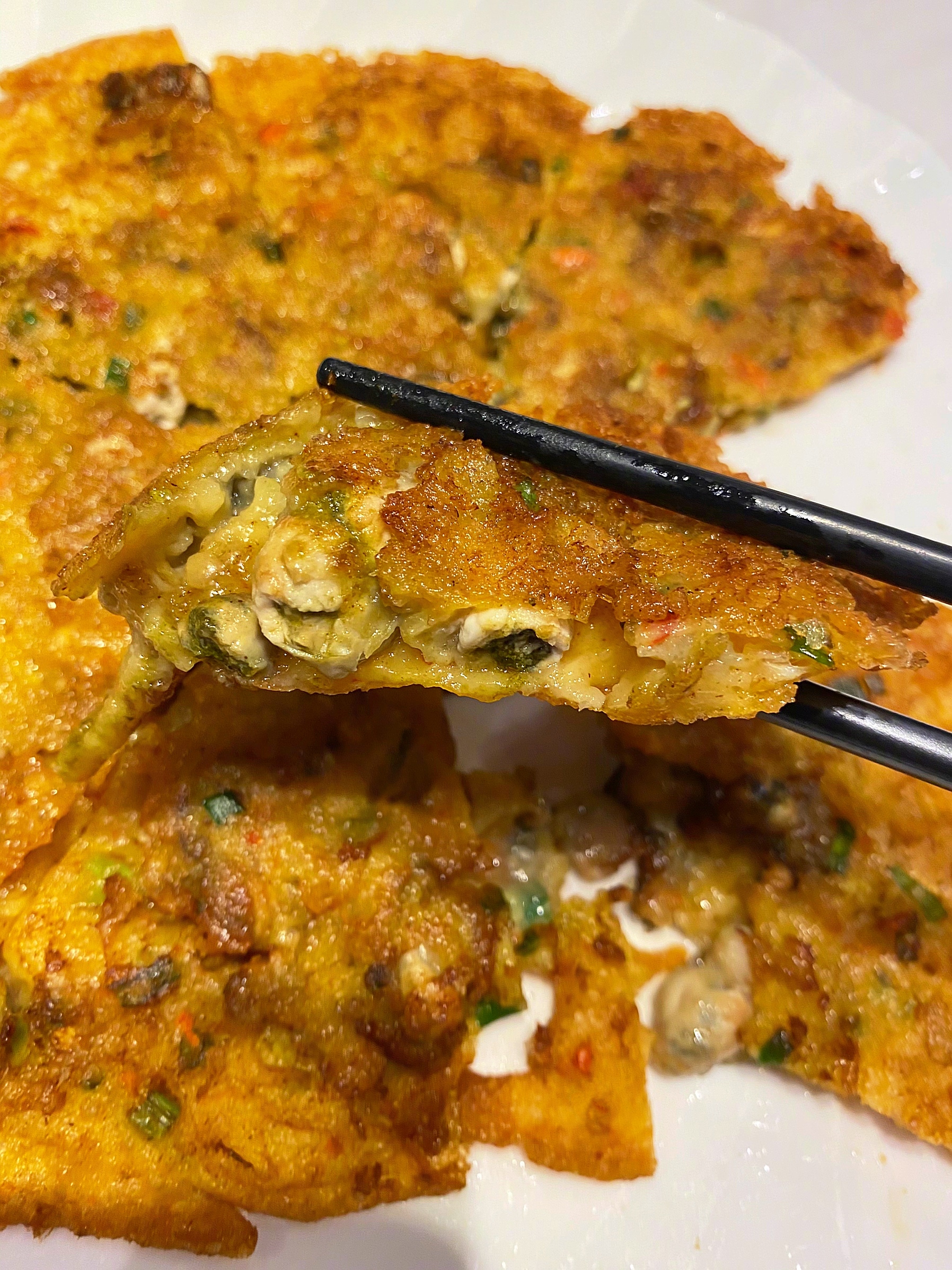 以前宵夜无辣不欢,现在我也会坐进店里,点个蚝烙,要个乳鸽