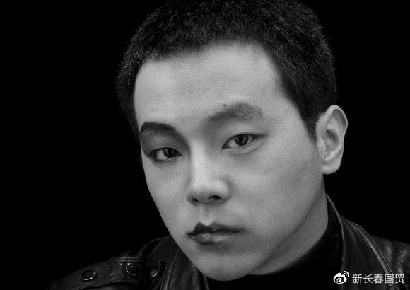 窦唯30年前写真旧照曝光,半脸妆出镜又酷又帅|窦唯_新浪新闻