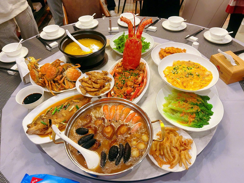 晒年夜饭:关晓彤丰盛,肖战家常,岳云鹏接地气,娜扎不走寻常路|年夜饭