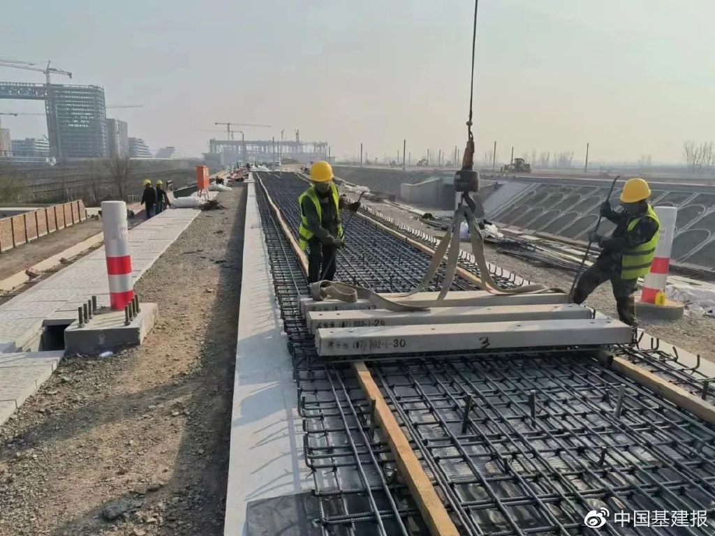 铺轨在即!济郑高铁山东段完成首组路基无砟道岔浇筑__财经头条