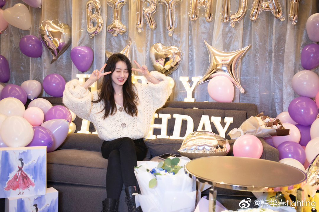 袁冰妍发文称:有非常多的幸福和快乐,生日快乐女孩.