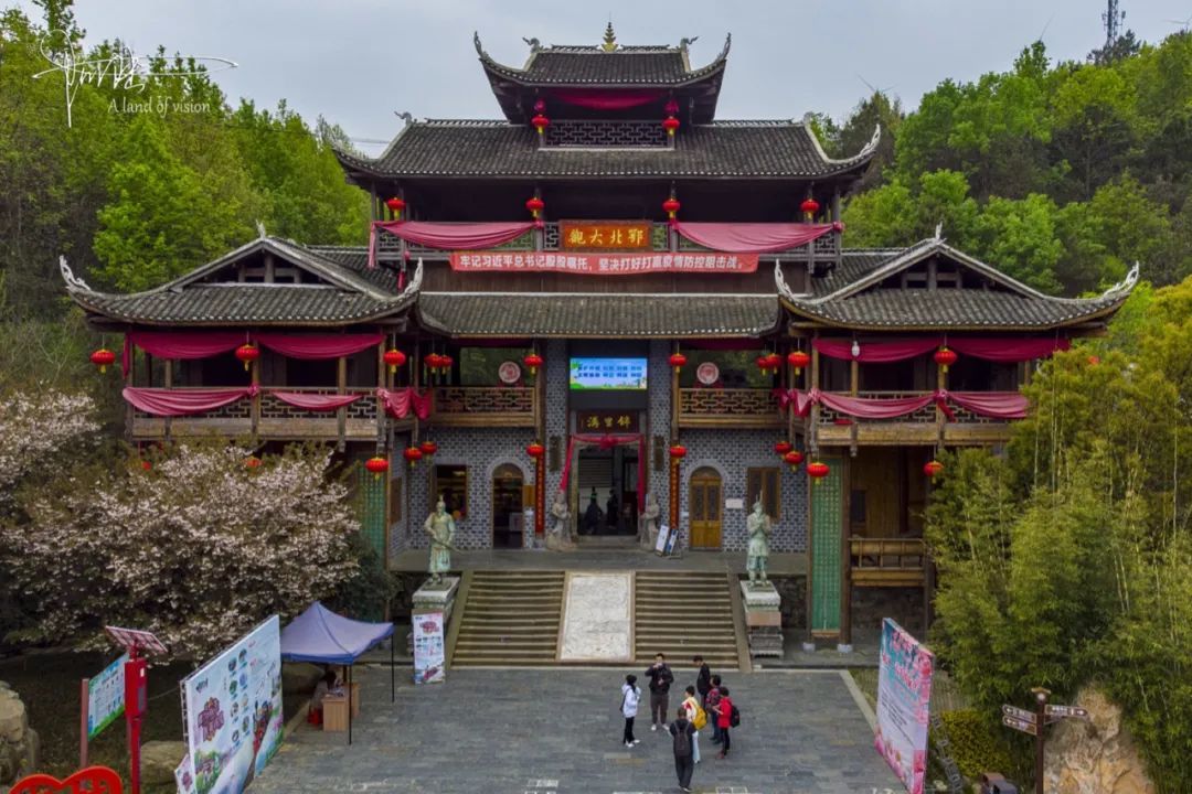 锦里沟的忠孝王府,是土家人在这里生活300多年的见证和沉淀