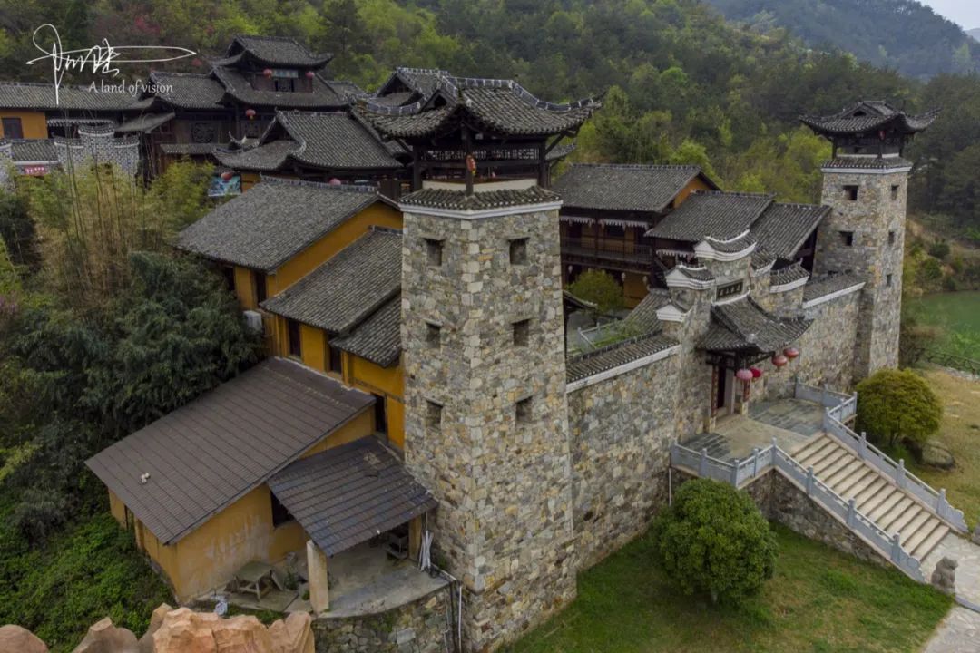 锦里沟的忠孝王府,是土家人在这里生活300多年的见证和沉淀