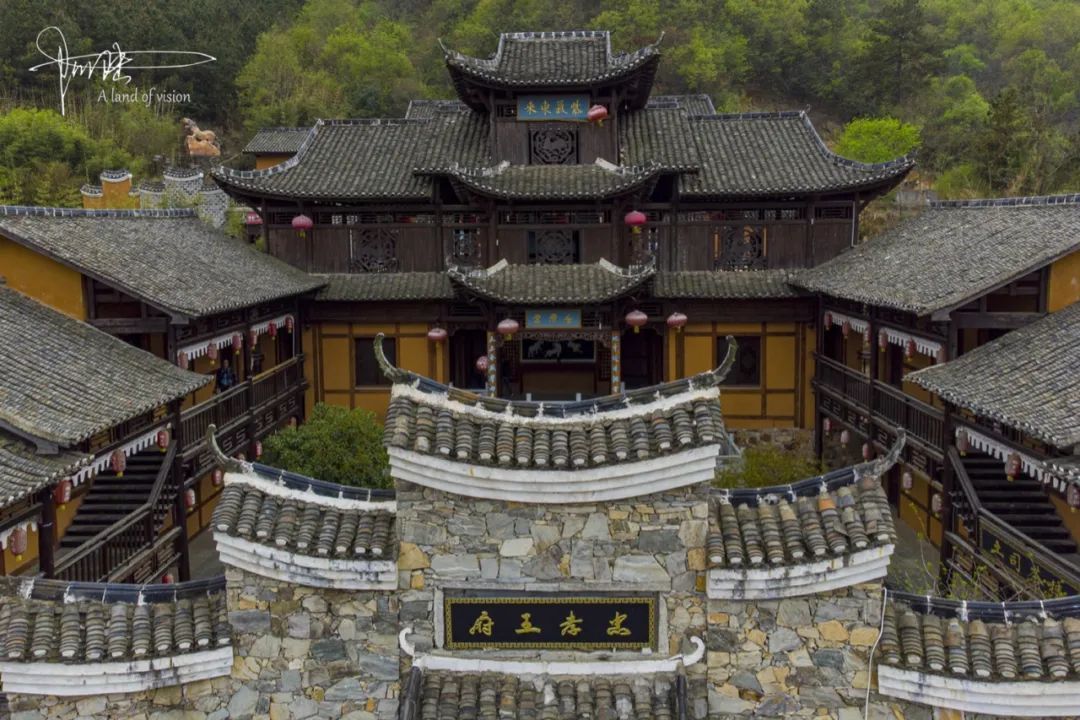 锦里沟的忠孝王府,是土家人在这里生活300多年的见证和沉淀