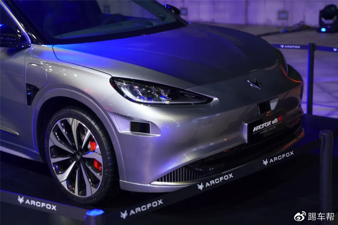 极狐阿尔法s上市,自动驾驶距离我们又近了一步-新浪汽车