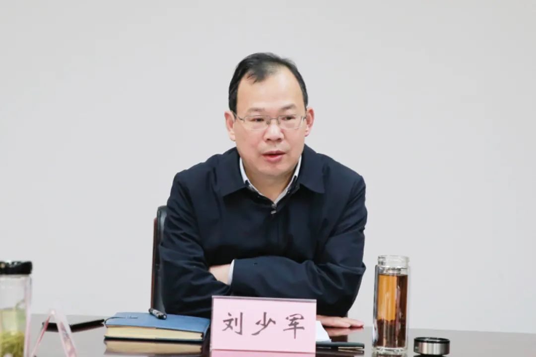 十堰市检察院党组召开会议传达学习市两会精神