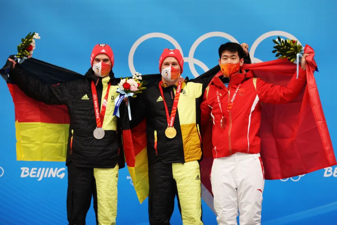 实现中国钢架雪车奖牌“零”的突破｜中国选手闫文港摘铜，殷正4.58秒创赛道出发纪录休闲区蓝鸢梦想 - Www.slyday.coM