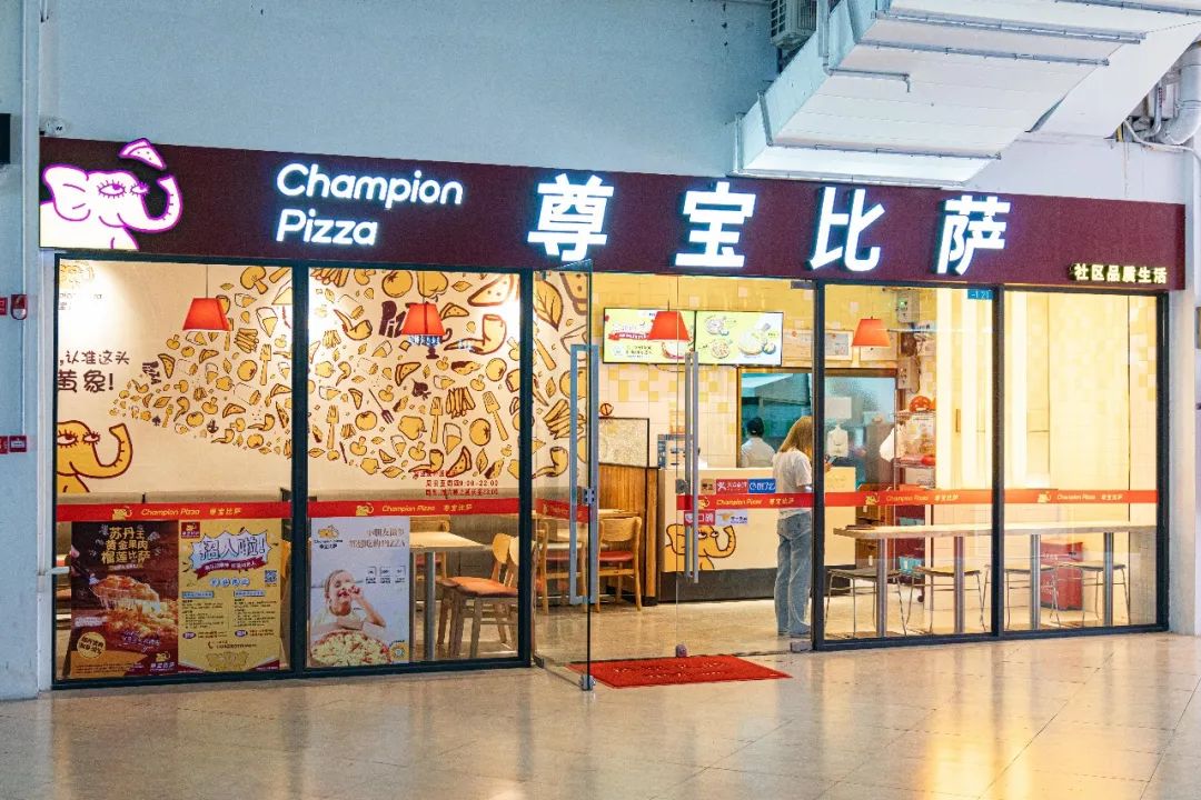 在目前国内的比萨市场看来,本土品牌尊宝比萨,国内门店超过2000家,而